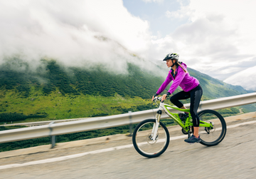 woman with cycling knee pain